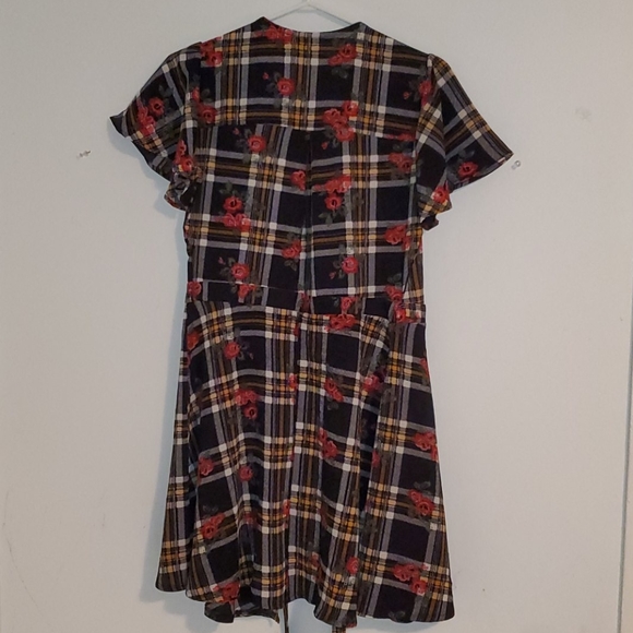 Floral Wrap Dress - Picture 3 of 7